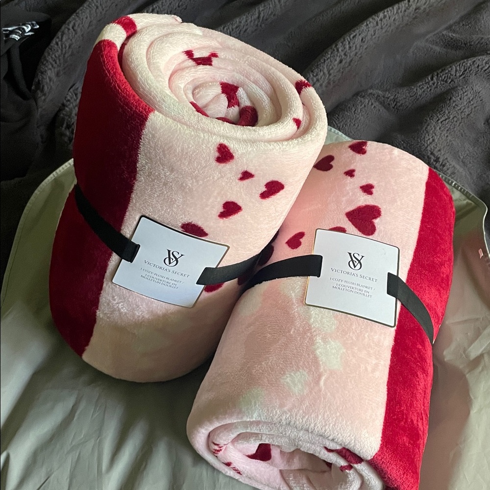 Victoria Secret Valentines Day 2026 Limited Edition Plush Fleece Blanket ❤️